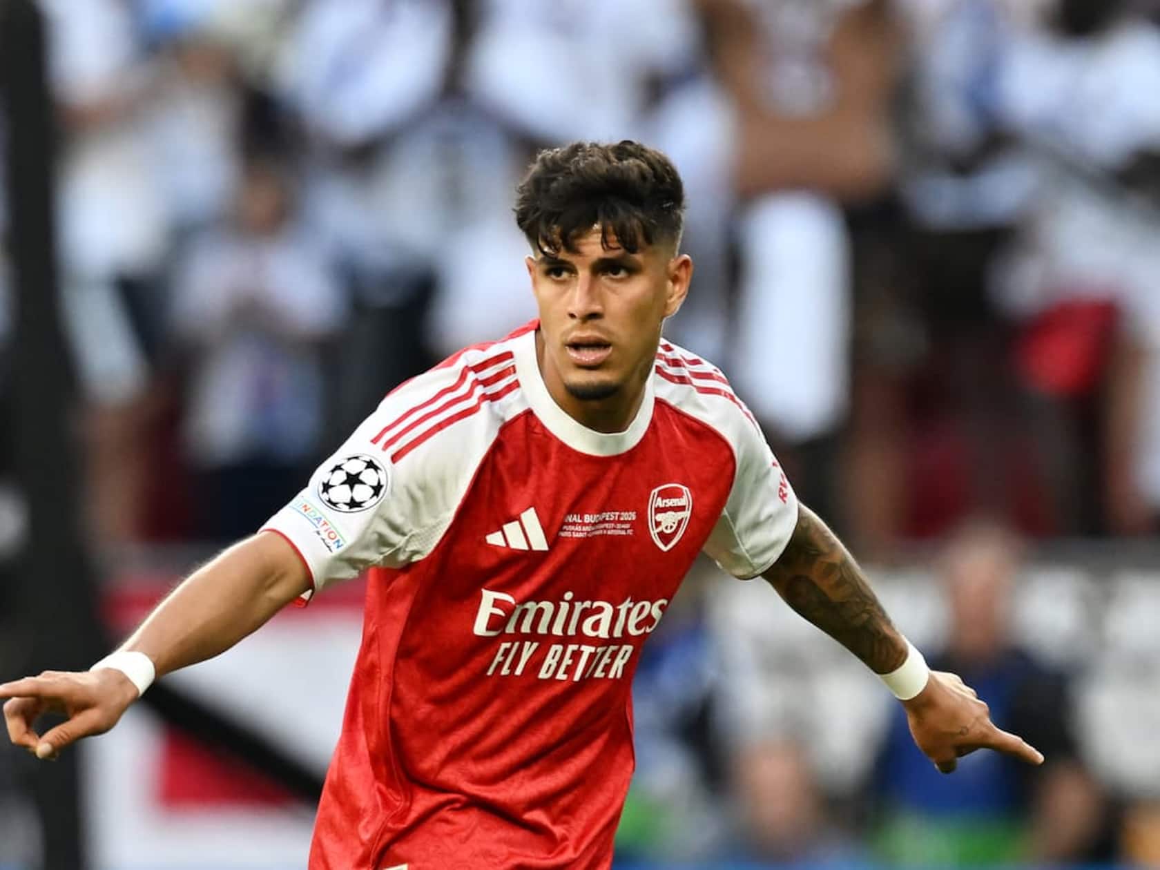 Arsenal Makes Hincapie Loan Permanent for £35 Million. What His Role Looks Like Next Season.