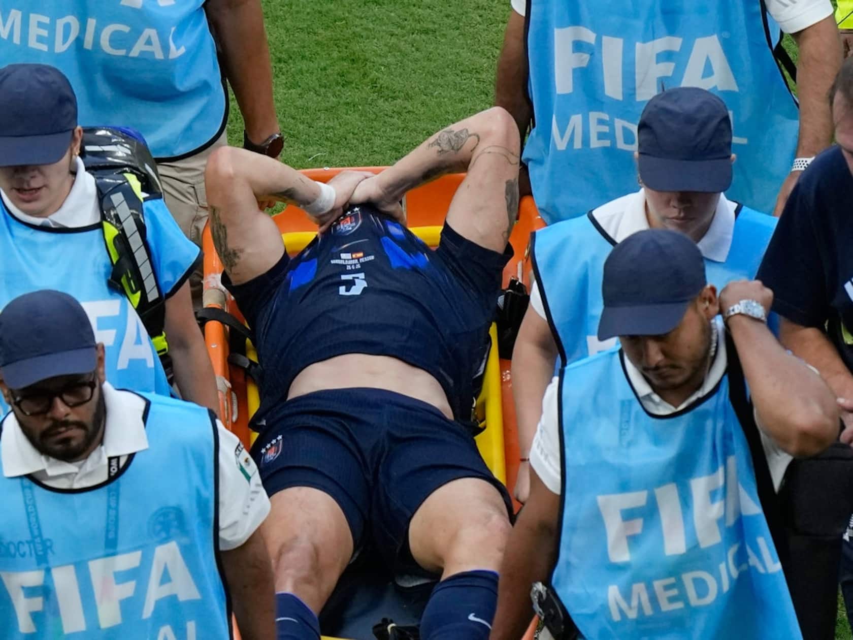 Uruguay Star Ugarte Carried Off in Tears as World Cup Exit Compounds Man United’s Problems