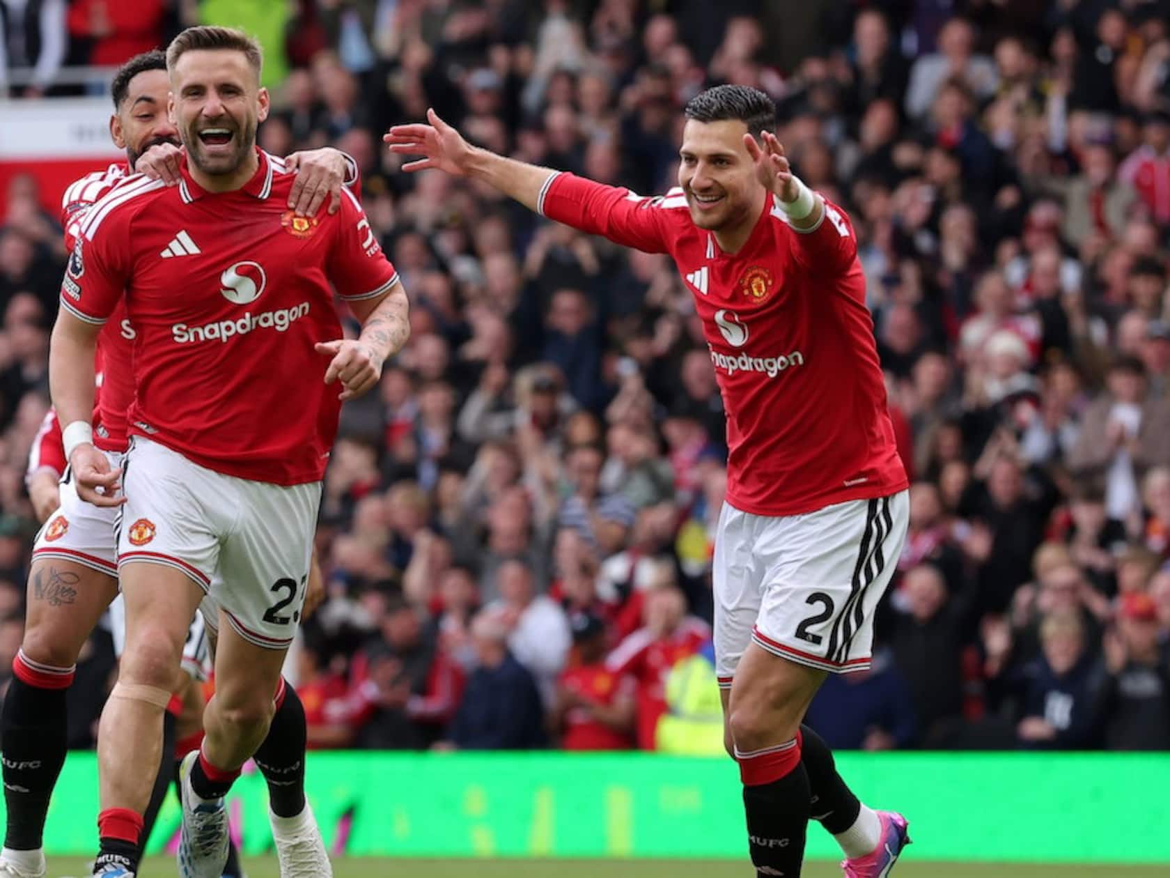 Luke Shaw Just Revealed What Really Happens Inside Man United’s Dressing Room Before Kickoff