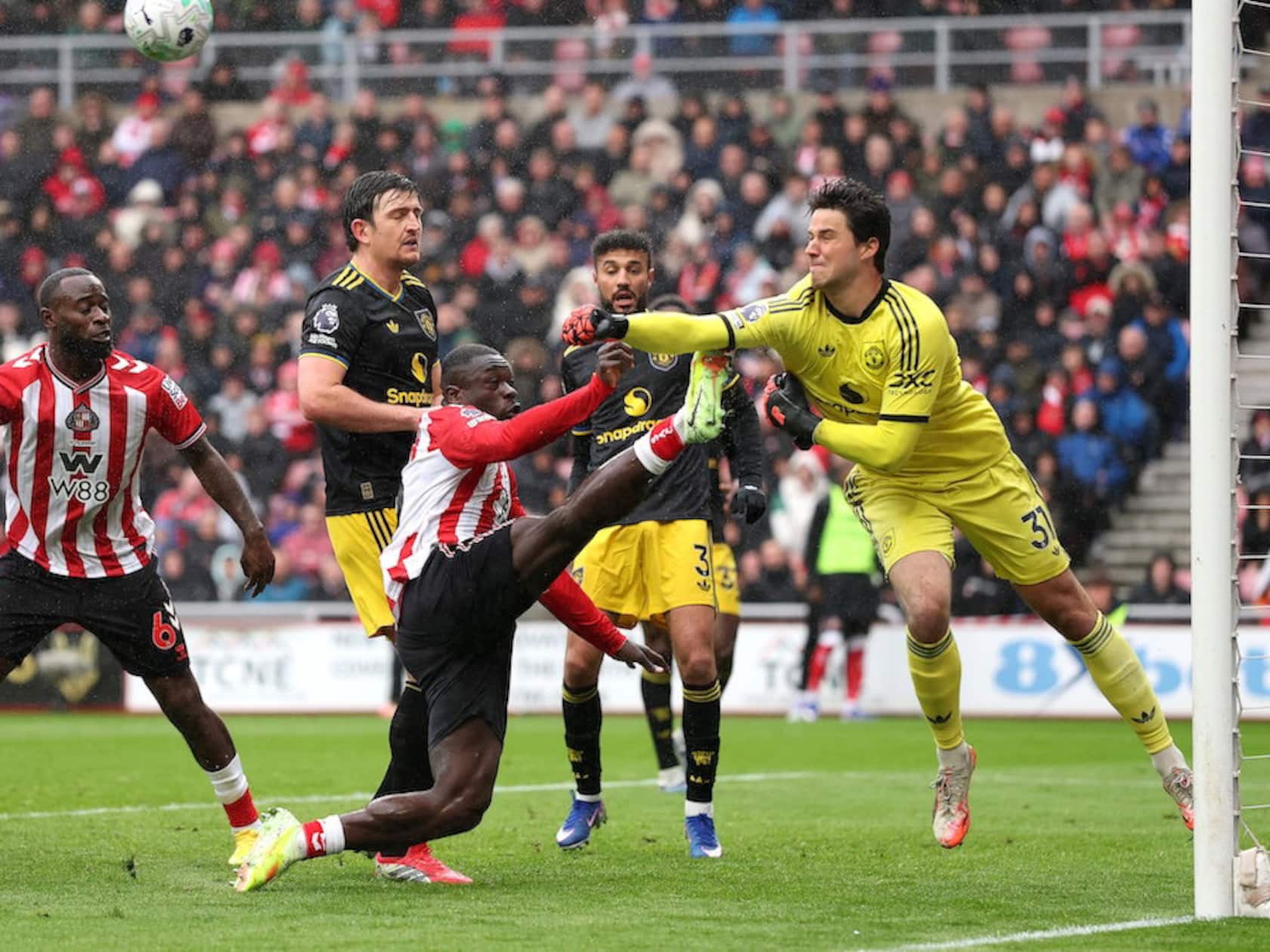 Sunderland Slaps $55M Price Tag on Brian Brobbey as Man United Circles