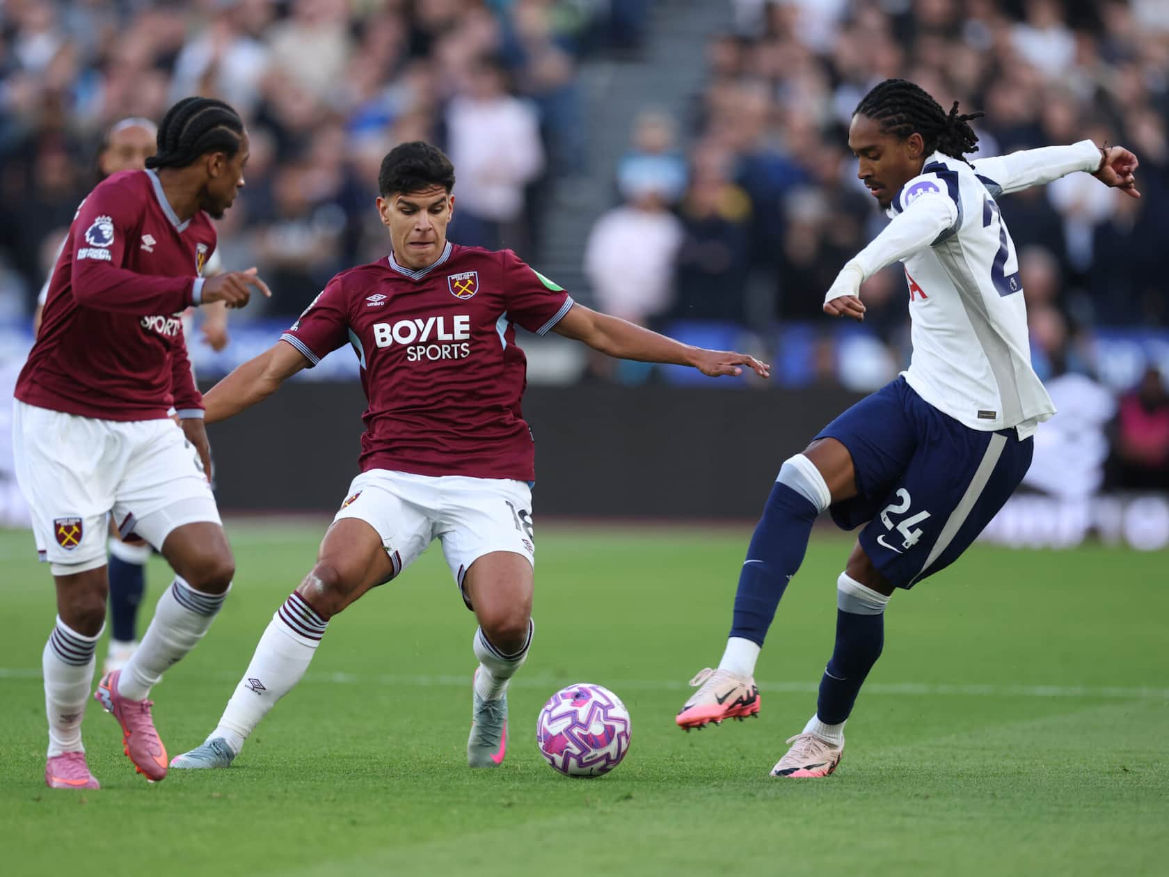 Spurs Smash Transfer Record to Beat Manchester United for Mateus Fernandes