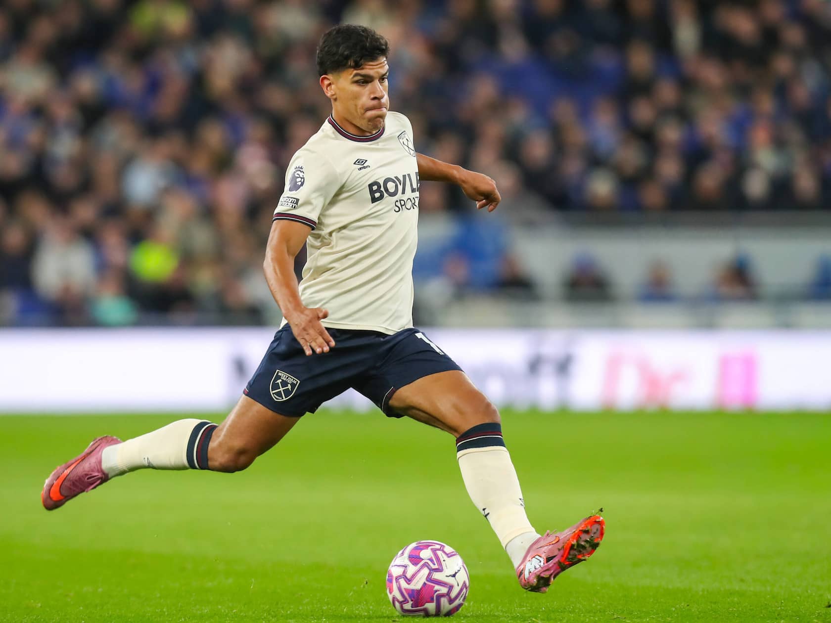 Arsenal Left Staring as Man United Move to Snag £80M Midfielder from Relegated West Ham
