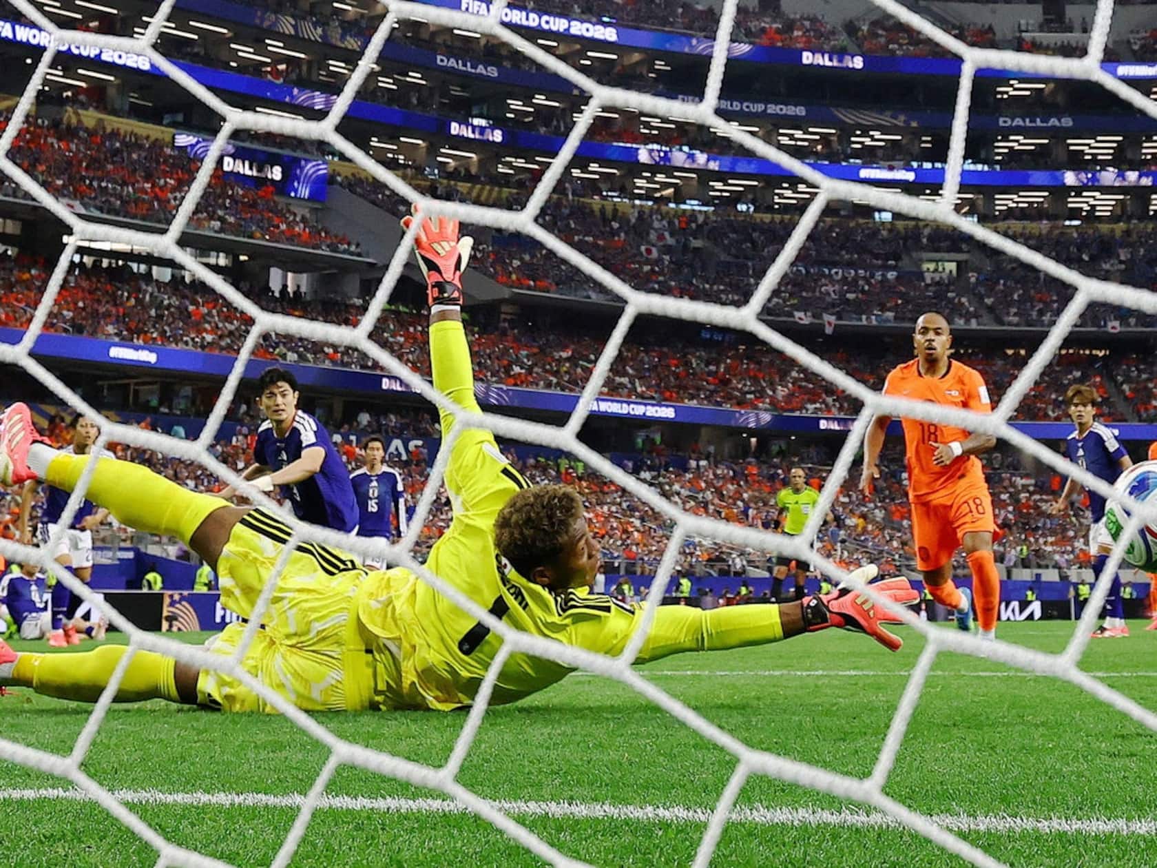 Japanese Fans Clean Stadium After Netherlands Draw — and Germany Drops Seven on Curacao