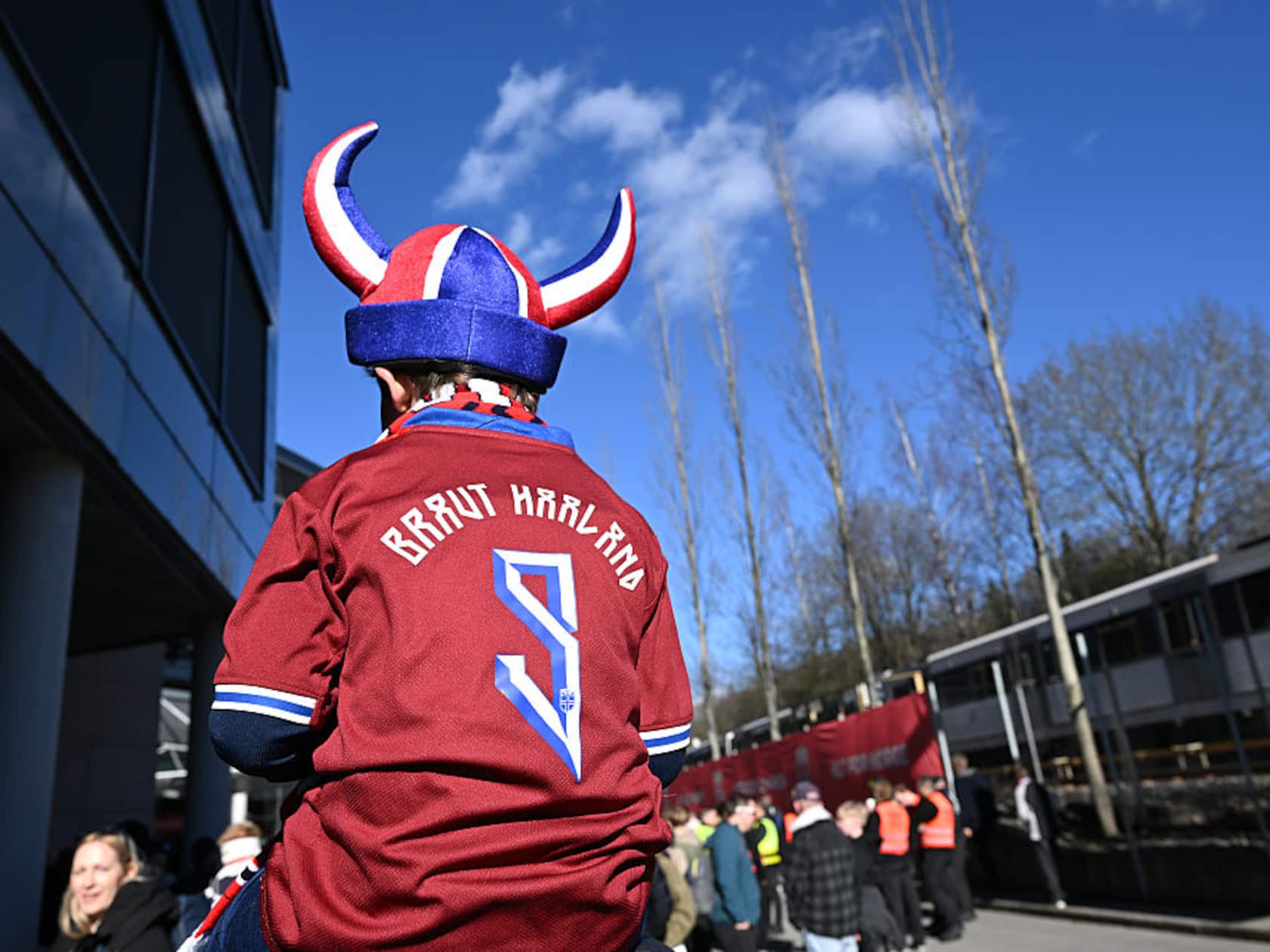 Norway Fans ‘Rowed’ Up an Escalator to the World Cup — and the Videos Are Going Viral