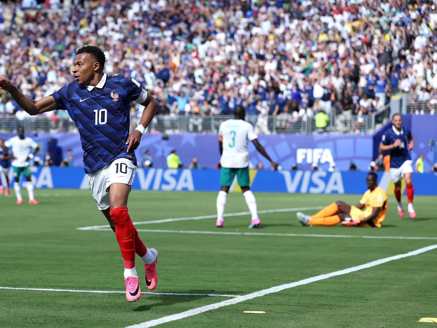 Mbappé’s Record-Breaking Brace Sinks Senegal as France Opens World Cup in Style