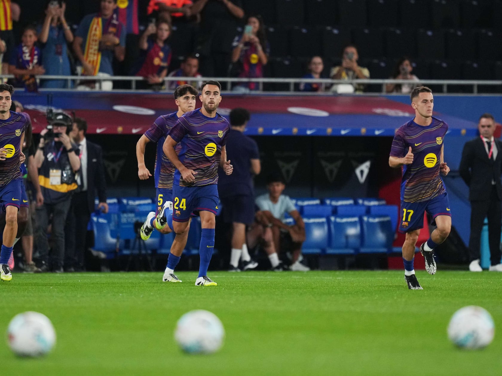 Manchester United Eyes Barcelona Midfielder Marc Casadó as Summer Rebuild Ramps Up
