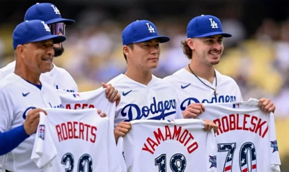 Dave Roberts Expects a Hostile Philly Crowd at the All-Star Game. He Gets It.