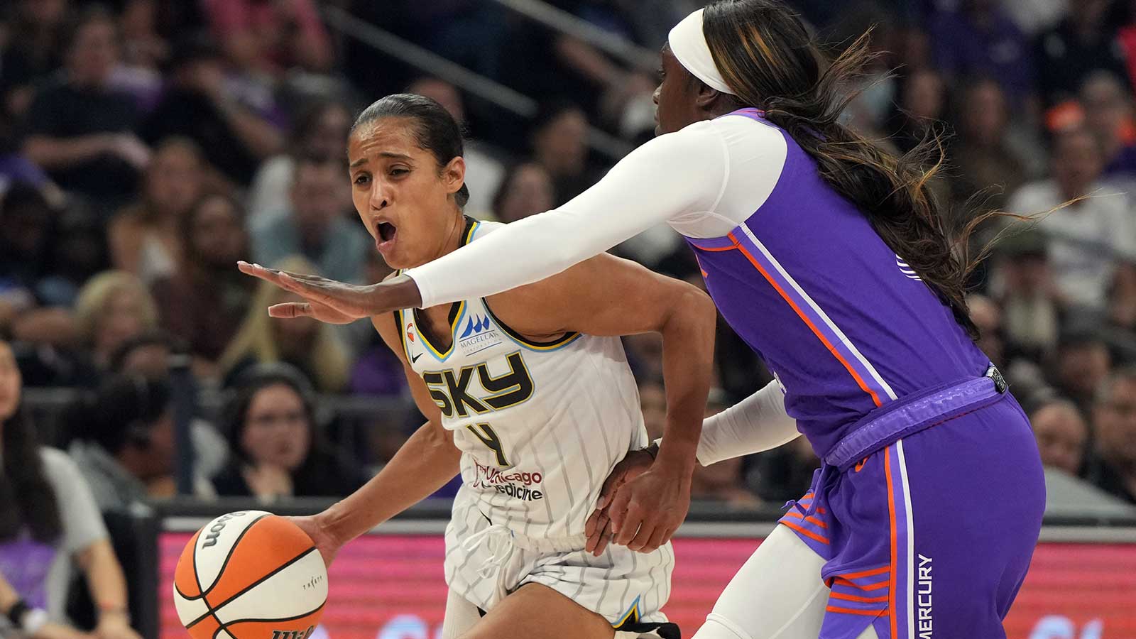 Skylar Diggins Out for Chicago Sky’s Phoenix Test With Knee Issue