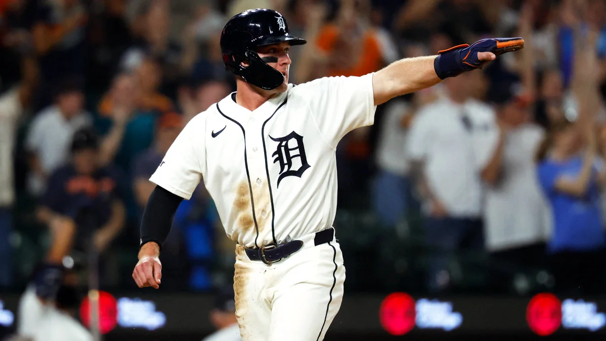 A 21-Year-Old Tigers Shortstop Just Got Hugged by His Childhood Idol at the All-Star Game