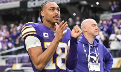 Justin Jefferson Dropped to 1,000 Yards in 2025. NFL Execs Still Rank Him No. 2.