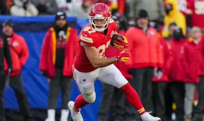 Mahomes Lauds Kelce’s Leadership as Chiefs Eye Comeback Season