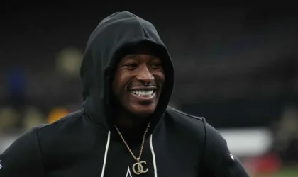 Alvin Kamara’s New Saints Deal Includes a Base Salary That Makes You Do a Double Take