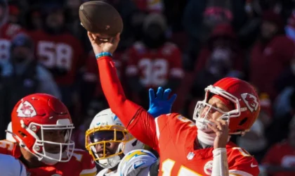 ESPN Thinks Patrick Mahomes Is Worth Seven First-Round Picks Even With a Torn ACL