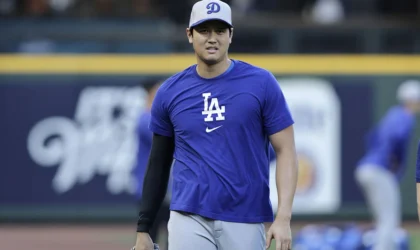 Shohei Ohtani’s knee scare is probably nothing serious. That’s what the experts say.