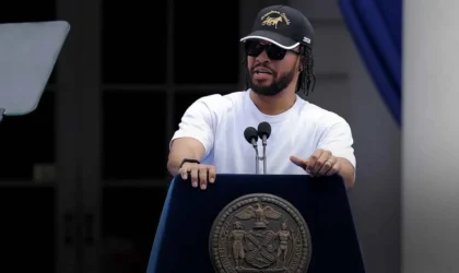 Jalen Brunson Got a Custom WWE Title at MSG. Then Tyrese Haliburton Showed Up With a Steel Chair.
