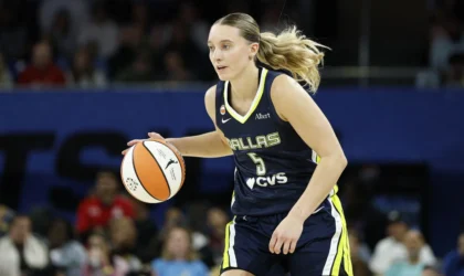 Paige Bueckers walks off after scary collision with Nneka Ogwumike in Wings win