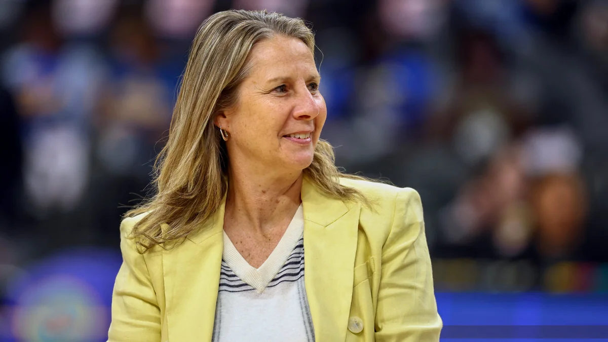 Cheryl Reeve channeled Wilt Chamberlain’s 100-point pose after breaking the WNBA wins record