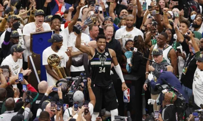 Milwaukee Bucks Dug Up a 5-Year-Old GIF to Troll the Suns and It’s Still Perfect