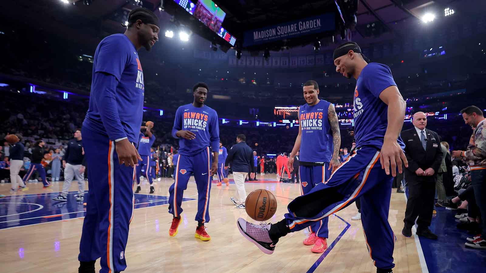 Josh Hart Welcomes Ariel Hukporti to Philly With a Cheesesteak Threat