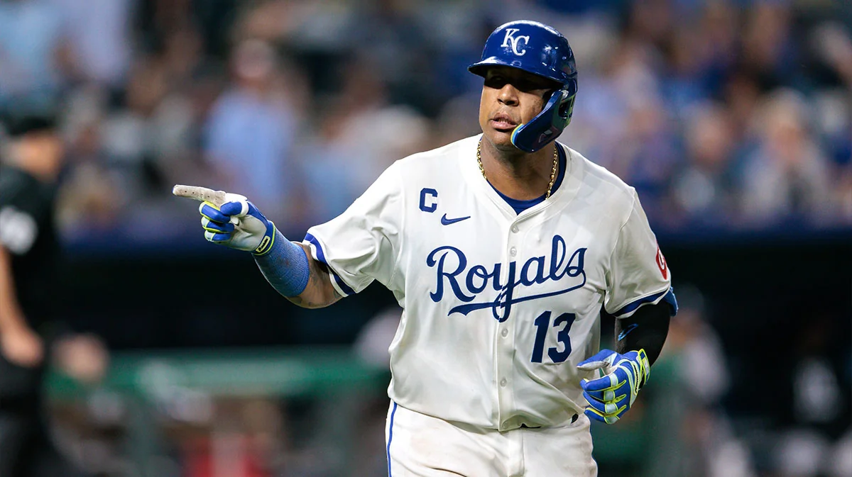 Salvador Perez Begs Cops to Free Fan Who Dove Into Fountains for His Home Run Ball