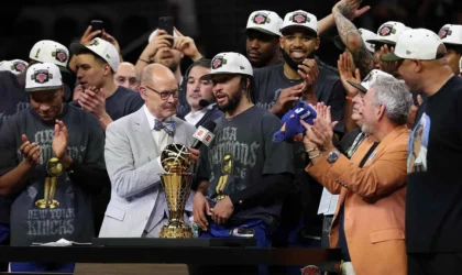 Knicks’ Larry O’Brien Trophy Now Lives at a Museum Where Anyone Can See It