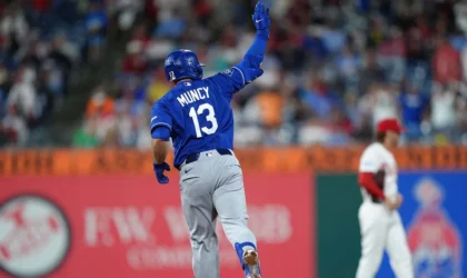 Max Muncy Just Tied a Dodger Stadium Record That Stood for Decades
