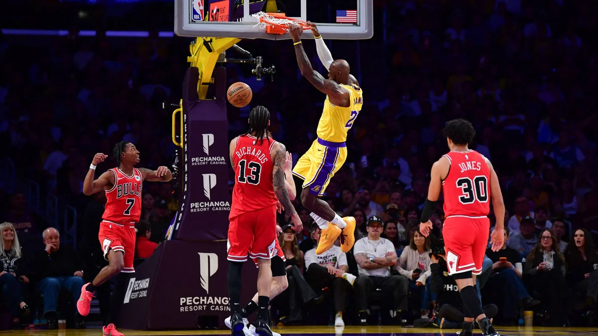 Lakers Officially Cut Ties With LeBron James, Carmelo Anthony, and 11 Others in Free Agency