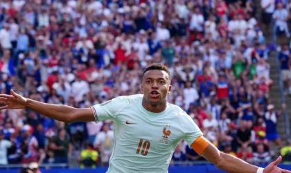 Mbappe’s Iced Ankle Has France Freaking Out Before the Semifinal