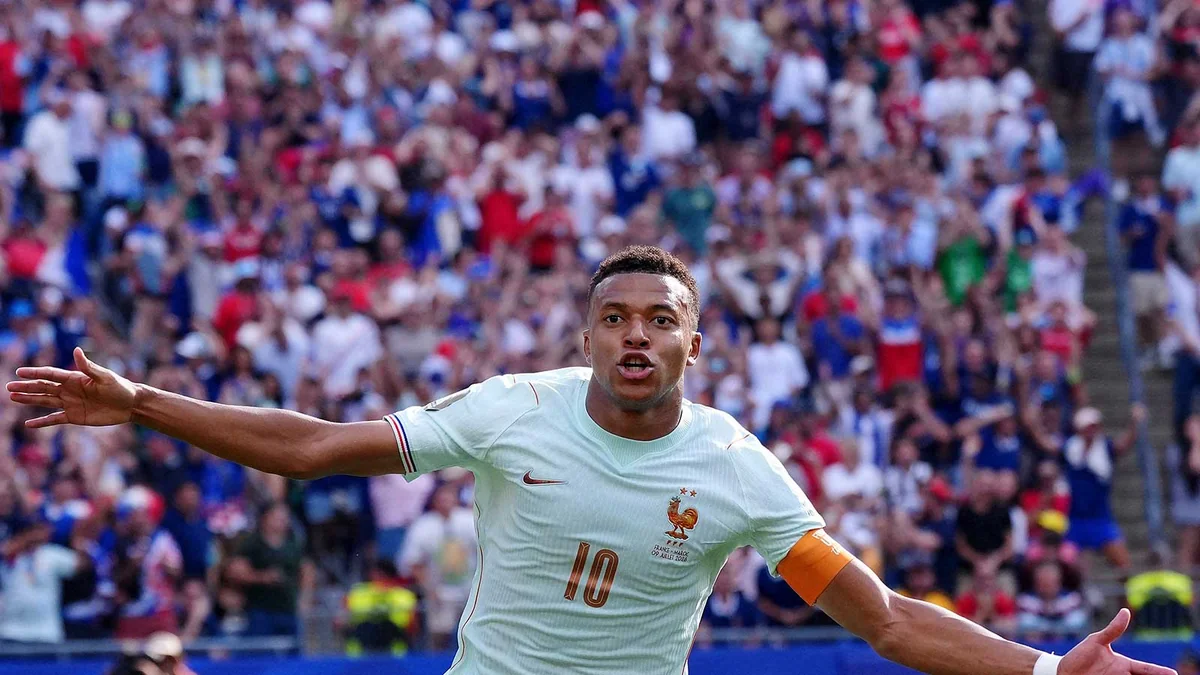 Mbappe’s Iced Ankle Has France Freaking Out Before the Semifinal