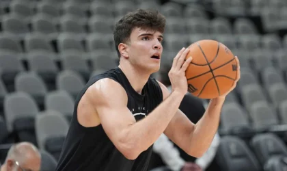Hugo Gonzalez Showed Off a Nasty Bruise and the Celtics Are Fine With It