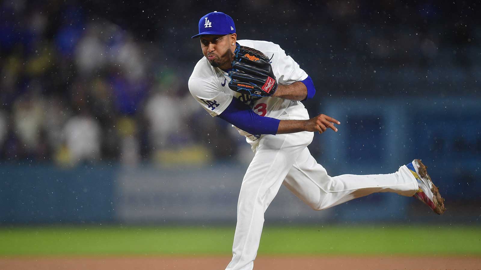 Dodgers Reliever Edwin Diaz Throws 28 Pitches in Latest Step Toward Return