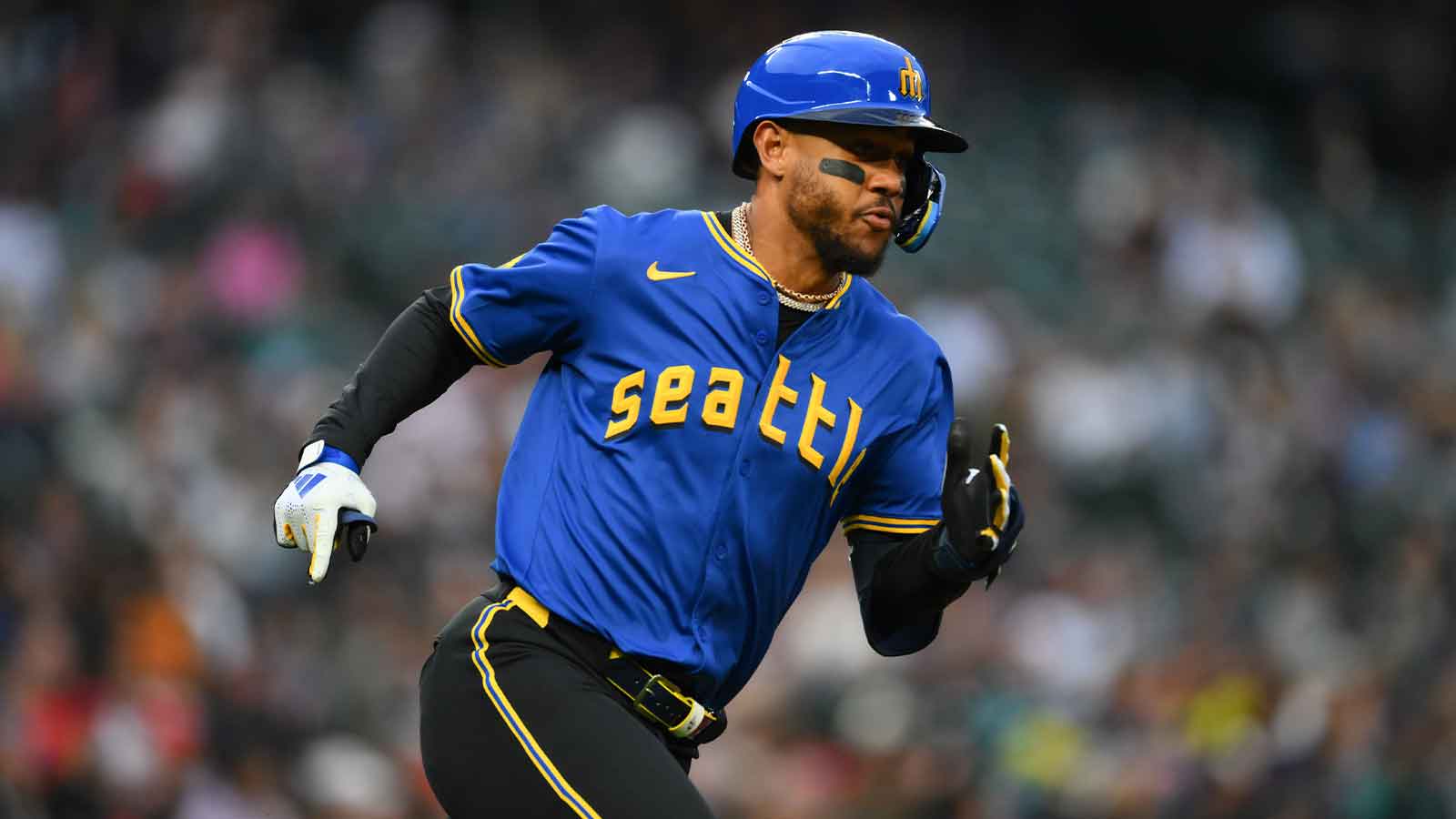 Julio Rodriguez Hit in Head on the Basepaths. Now He’s in Concussion Protocol.