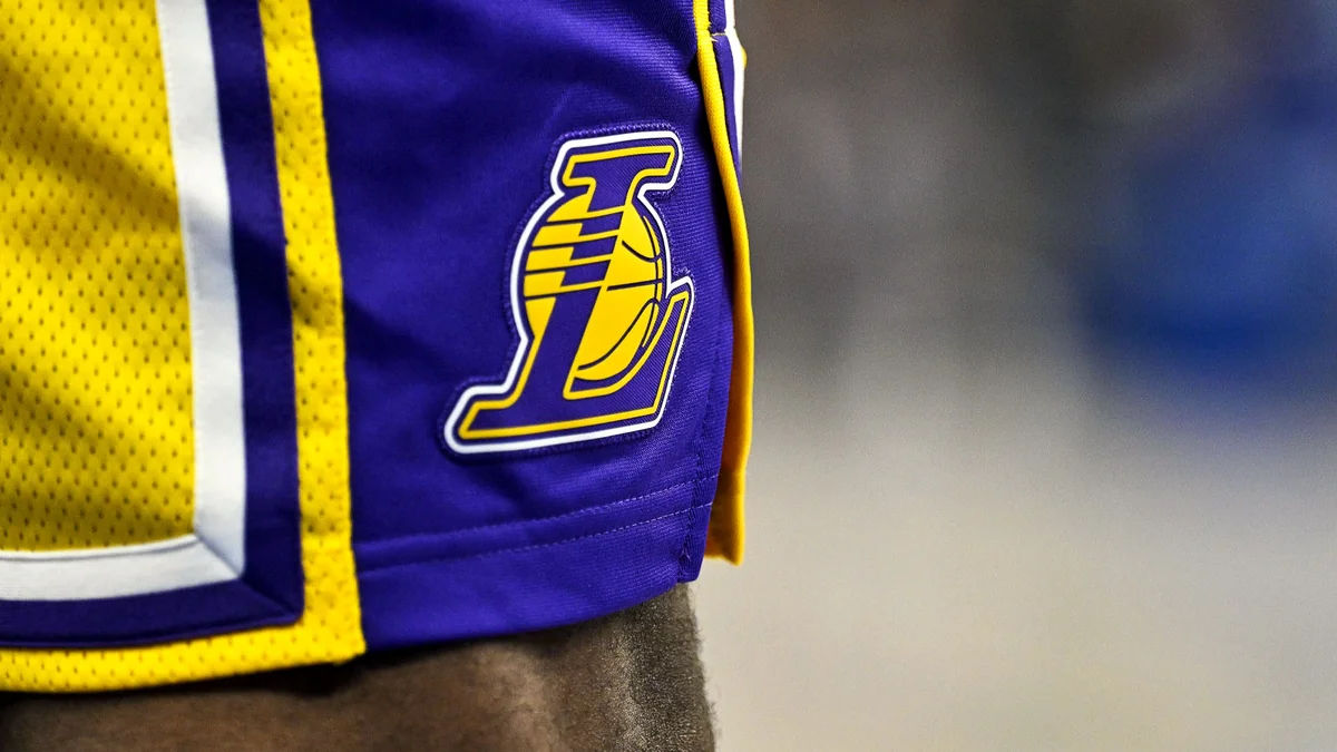 Undrafted G Leaguer Drops 34 on Mavericks While Lakers Rookie Sits With Thumb Injury
