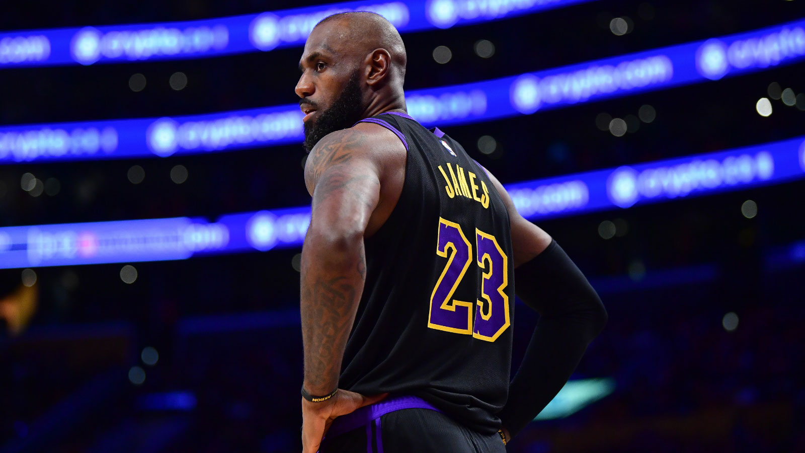 LeBron James Leaves Six Teams Waiting in Silence as Free Agency Drags On