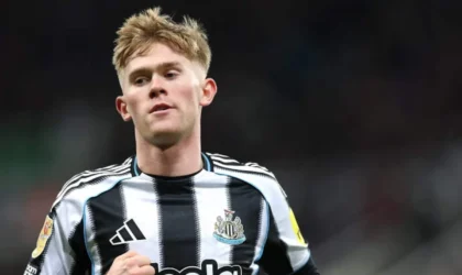 Lewis Hall is ready to force a Newcastle exit. Man United is listening.