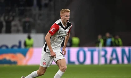 Hugo Larsson to Man United or Newcastle? The Real Story Is What Frankfurt Does Next