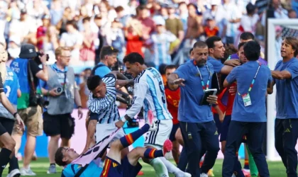Molina Swings, Paredes Throws Punches as Argentina’s World Cup Final Turns into a Brawl