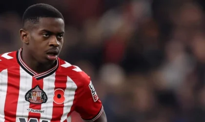 Sunderland Shuts the Door on Noah Sadiki. United’s Midfield Plan Takes Another Hit.