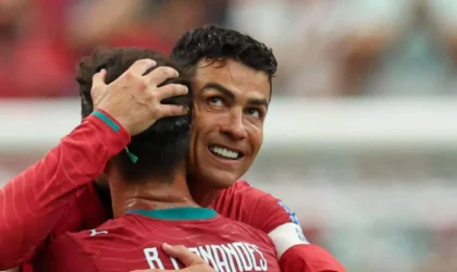 Cristiano Ronaldo Is Personally Pushing for Bruno Fernandes to Join Al-Nassr