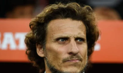 Diego Forlán Steps In as Uruguay’s Interim Coach After Bielsa’s Exit
