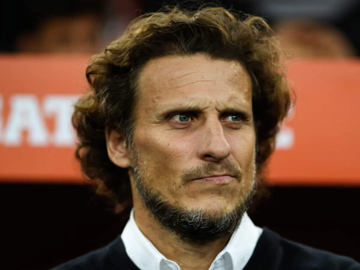 Diego Forlán Steps In as Uruguay’s Interim Coach After Bielsa’s Exit