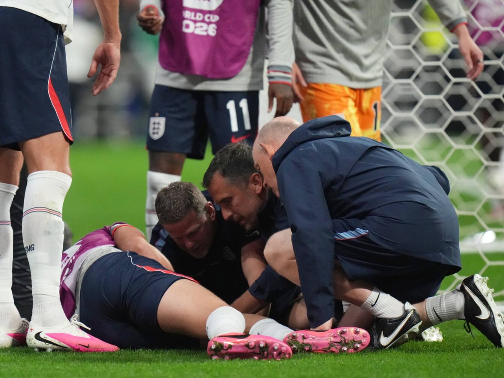 England’s Right-Back Crisis Deepens as Jordan Henderson Breaks Arm in Freak Accident