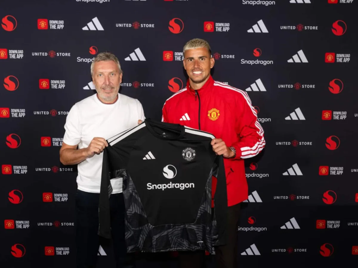 Manchester United Adds 35-Year-Old Goalkeeper on Free Transfer as Backup Plan Takes Shape