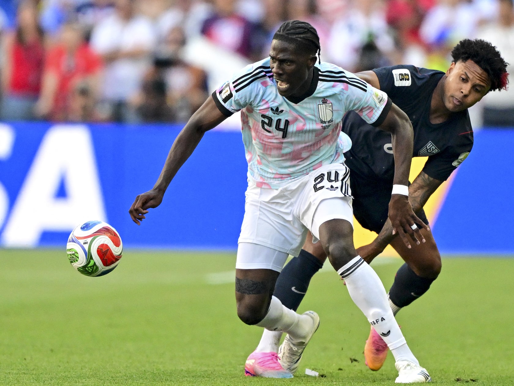 Belgium Wins but Loses Amadou Onana to ACL Tear in World Cup Win Over USA