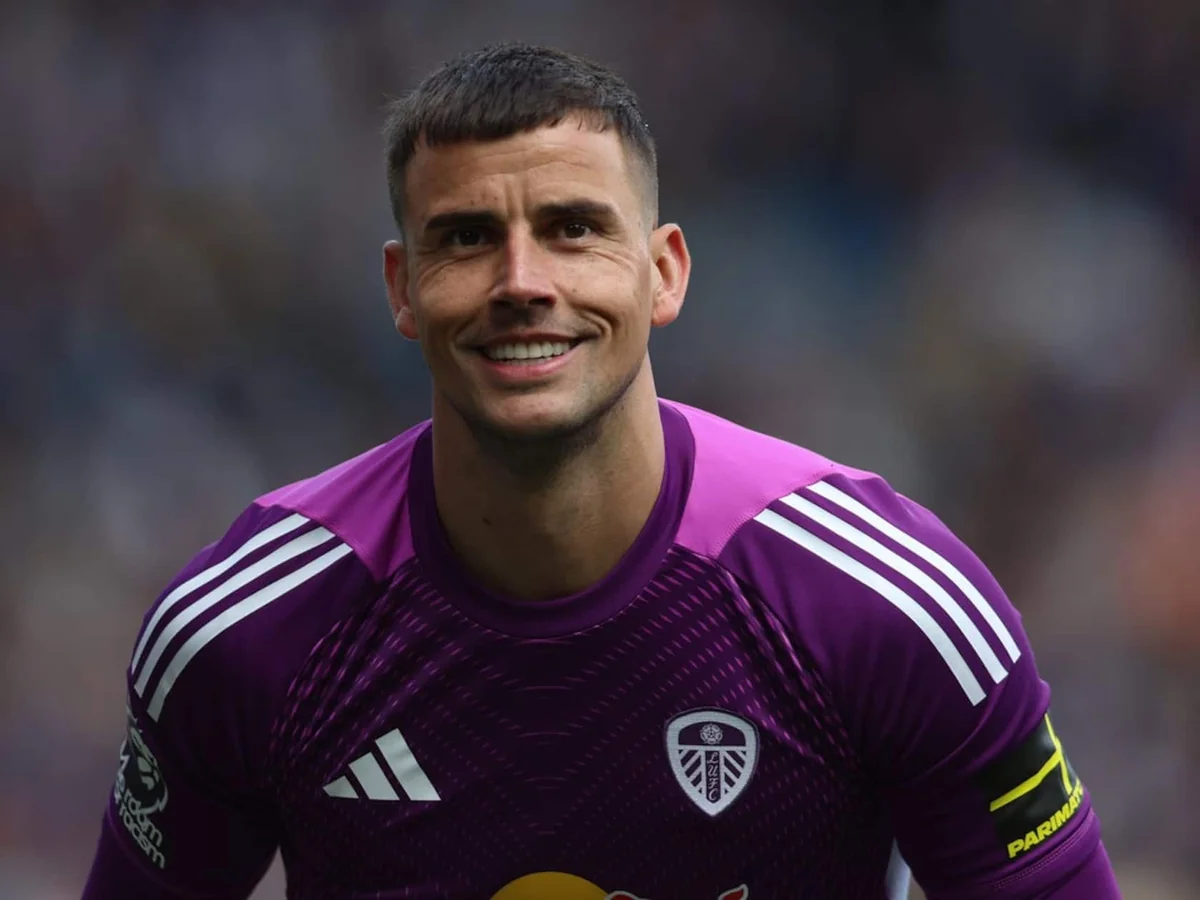 Veteran Goalkeeper Karl Darlow Turns Down Leeds to Back Up Senne Lammens at Manchester United
