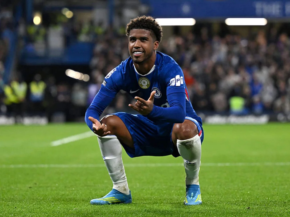 Chelsea Open to Selling Andrey Santos as Man United Push for Midfield Fix